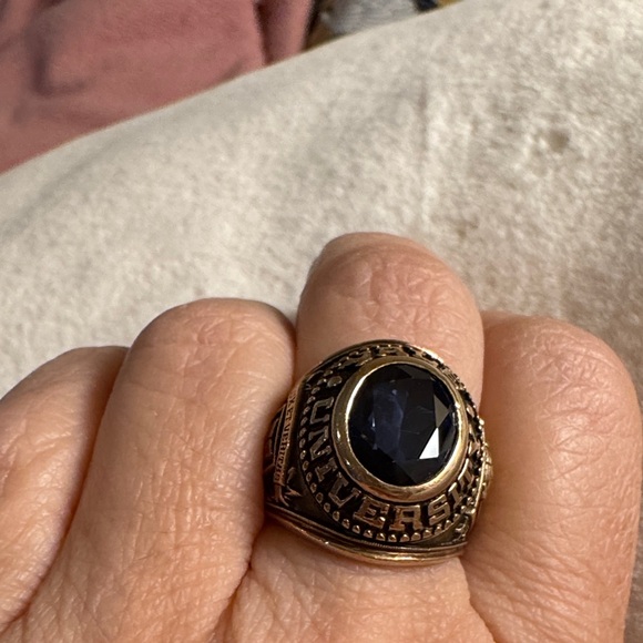 Classic Gold and BlueUniversity Ring Yale University 1970